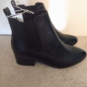 Black heel boots